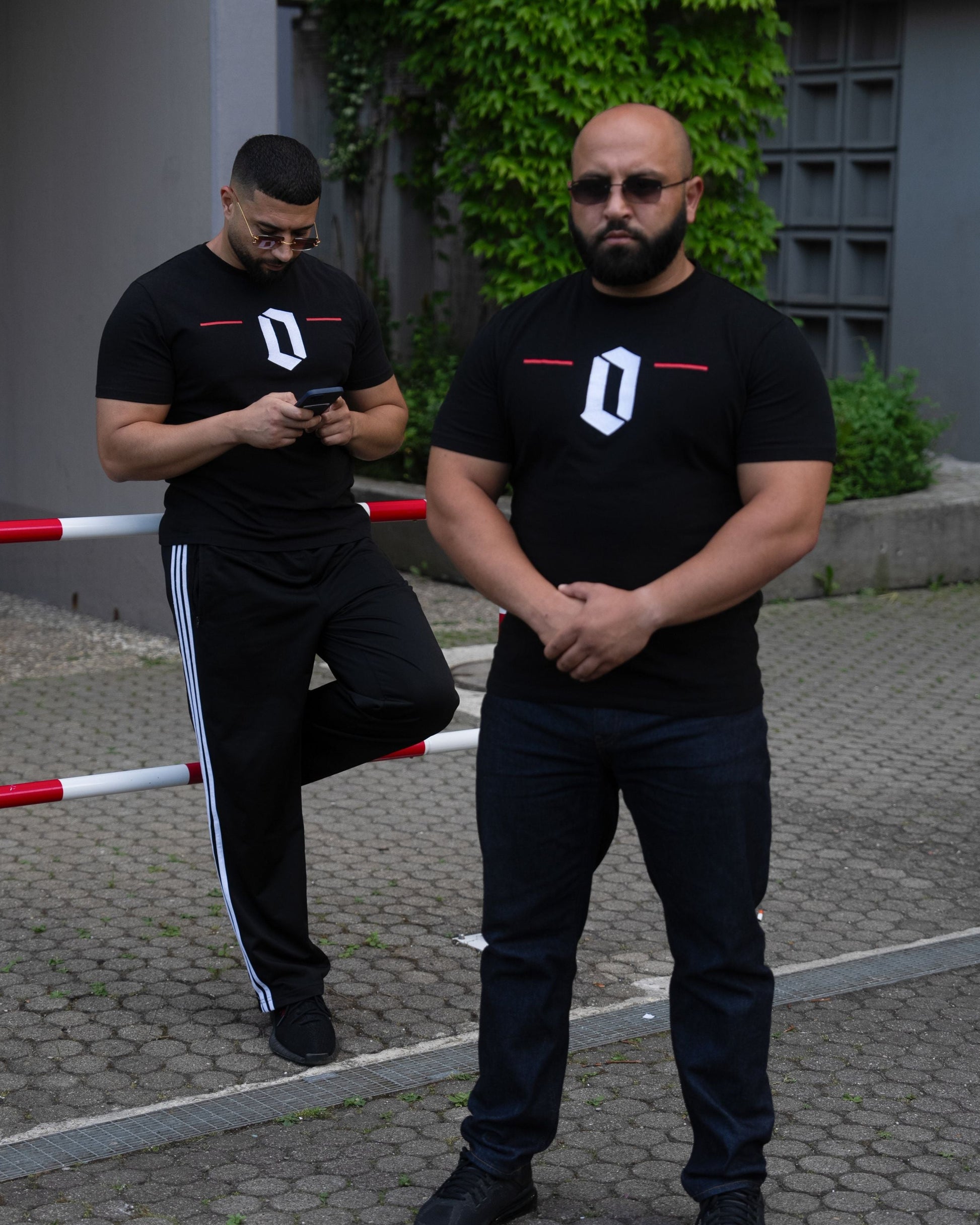 OMAR STICHNARBEN SHIRT